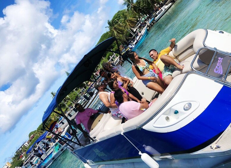 Picture 4 for Activity San Andres: Private Boat Trip with Tiki Bar & Rose Cay Stops