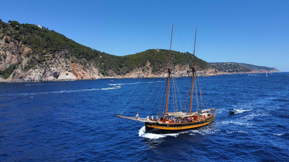 From Palamós: Southern Coast Sailing Tour