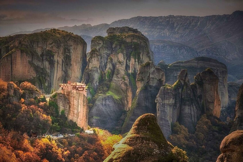 Kalabaka: Meteora Monasteries Private Tour with Photo Stops