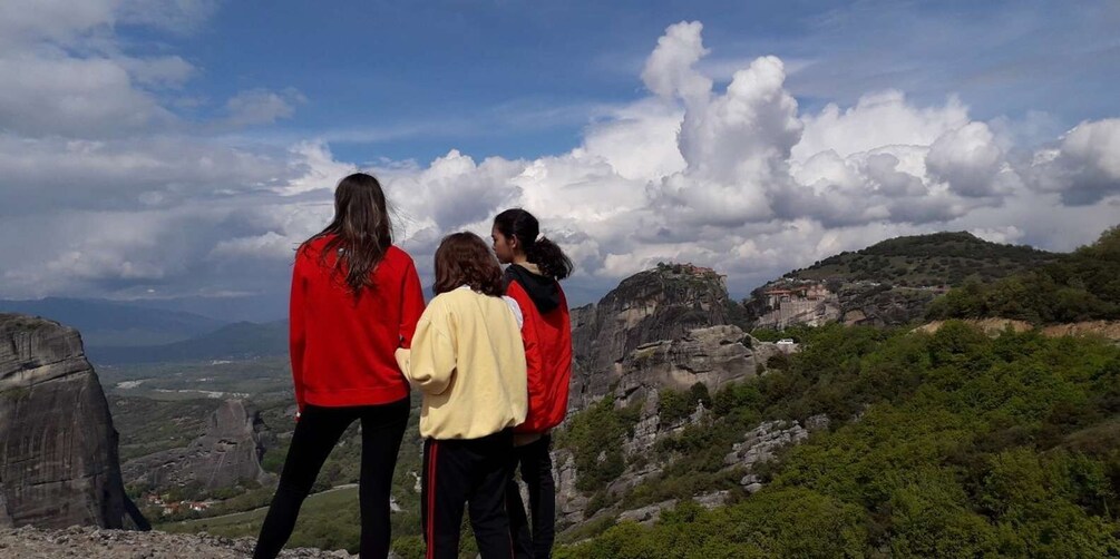 Kalabaka: Meteora Monasteries Private Tour with Photo Stops