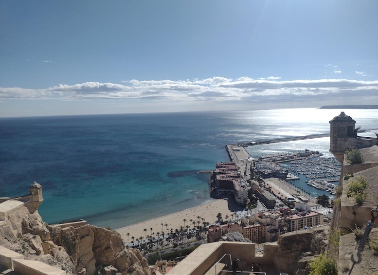 Picture 2 for Activity Alicante: City Highlights Walking Tour with Drinks