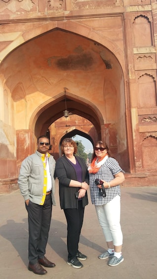 From Mumbai: Agra Taj Mahal Sunrise with Lord Shiva Temple