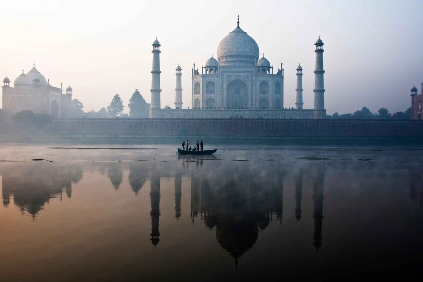 Picture 9 for Activity From Mumbai: Agra Taj Mahal Sunrise with Lord Shiva Temple