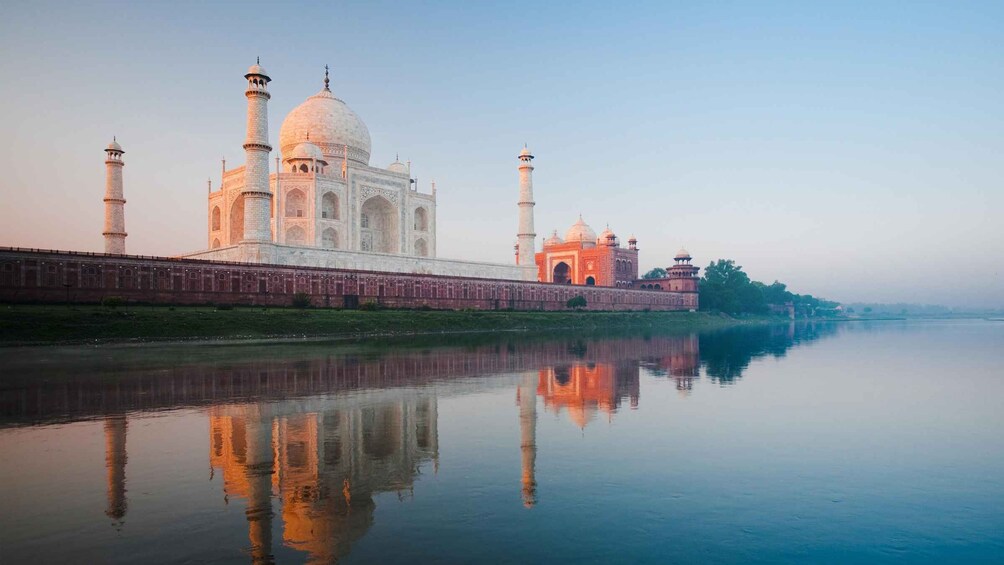 Picture 8 for Activity From Mumbai: Agra Taj Mahal Sunrise with Lord Shiva Temple