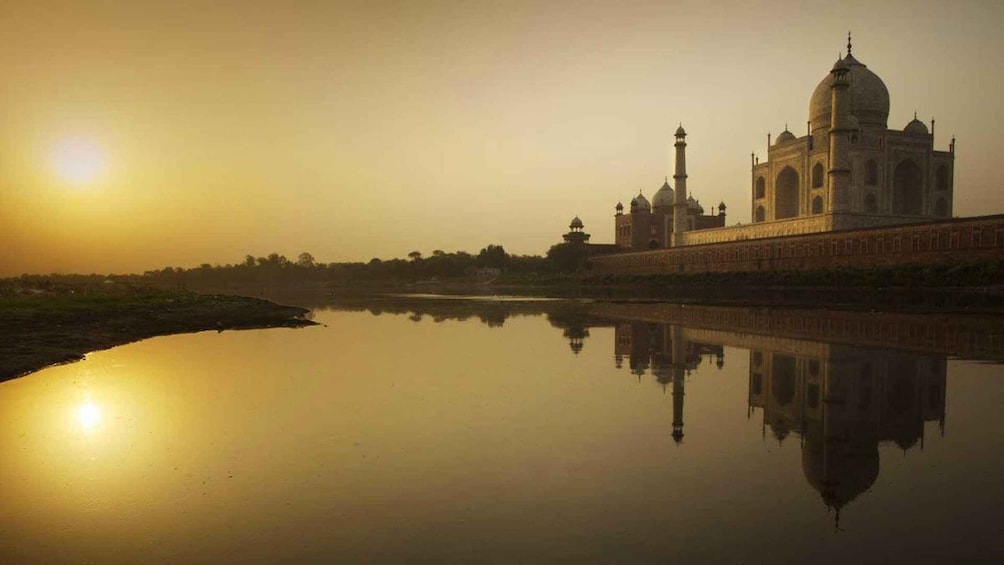 Picture 2 for Activity From Mumbai: Agra Taj Mahal Sunrise with Lord Shiva Temple