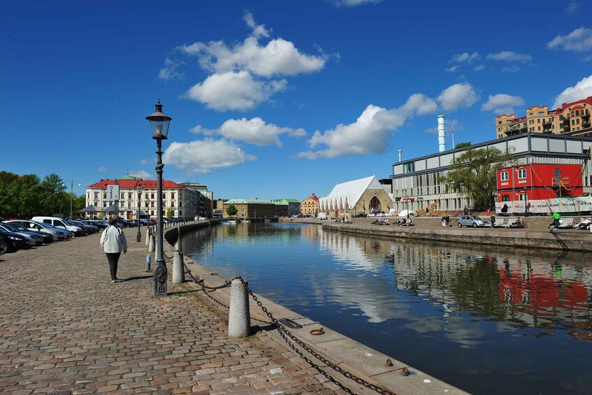 Picture 1 for Activity Gothenburg: Express Walk with a Local in 60 minutes