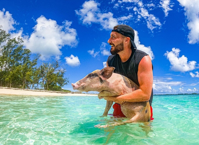 Picture 4 for Activity Nassau: Sun Cay and Swimming Pigs Boat Trip with Lunch