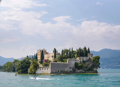 Torri del Benaco: เกาะ Isola del Garda และ San Vigilio โดยเรือเร็ว