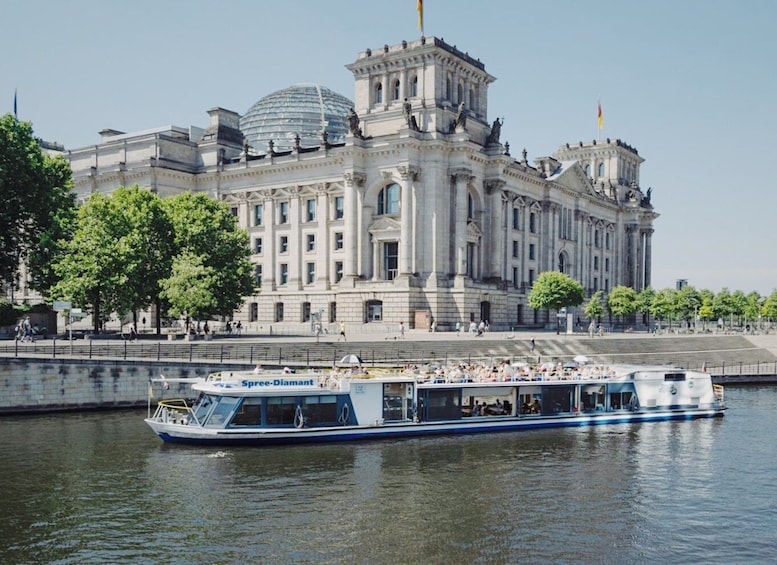 Picture 2 for Activity Berlin: Sightseeing Cruise from Berlin Main Station