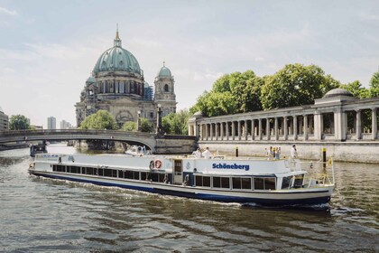 Berlin: Sightseeing Cruise from Berlin Main Station