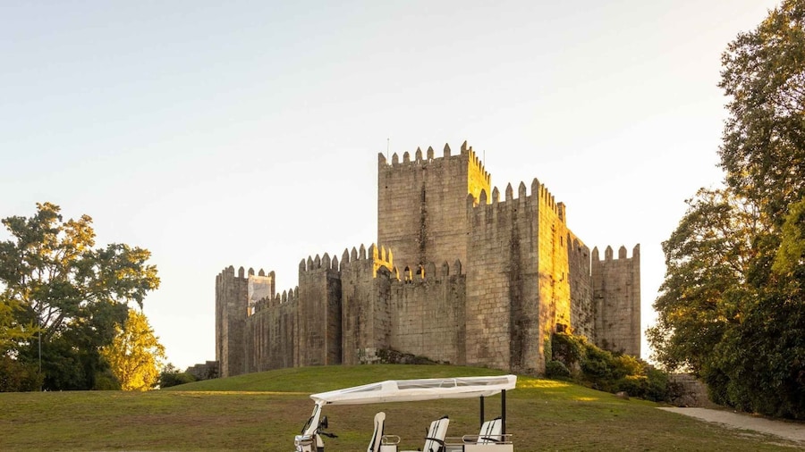 Sightseeing Tours by Electric Tuk-Tuk in Guimarães