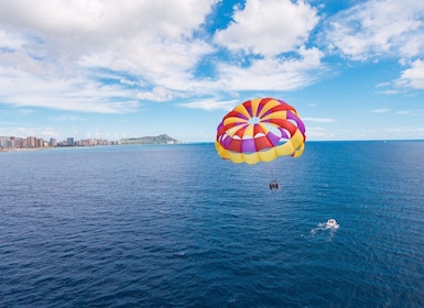 Oahu: Deluxe Diamond Head Hike and Sunrise Parasail