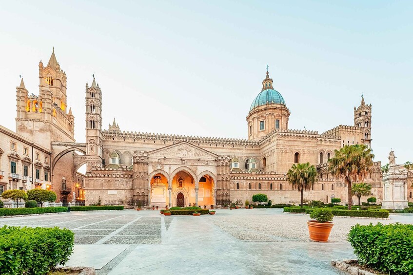 Picture 6 for Activity Palermo: Guided City Walking Tour w/Customizable Itinerary