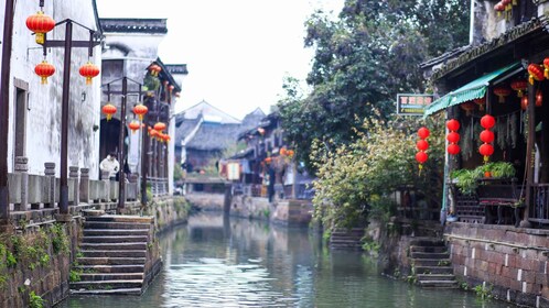 Au départ de Shanghai : Excursion privée d'une journée au village aquatique...