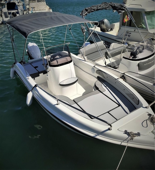 Picture 1 for Activity Benalmádena: No qualification! You are the captain!