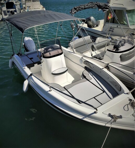 Picture 1 for Activity Benalmádena: No qualification! You are the captain!
