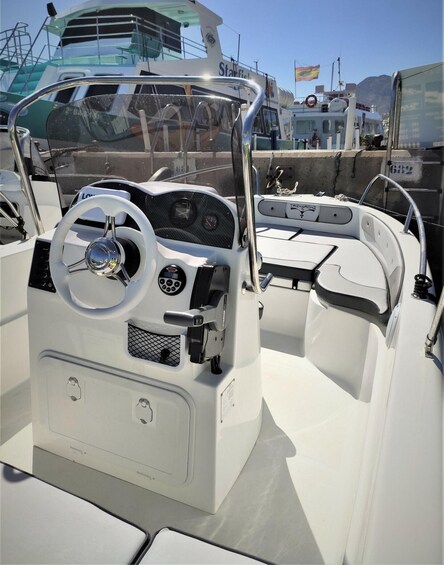 Picture 2 for Activity Benalmádena: No qualification! You are the captain!