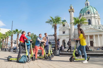 Vienna: Tour guidato in Kick Bike o E-Scooter con un abitante del luogo