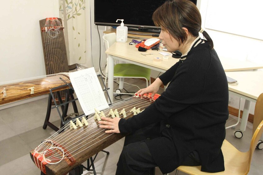 Picture 6 for Activity Experiential lesson of the Japanese instrument "Koto"