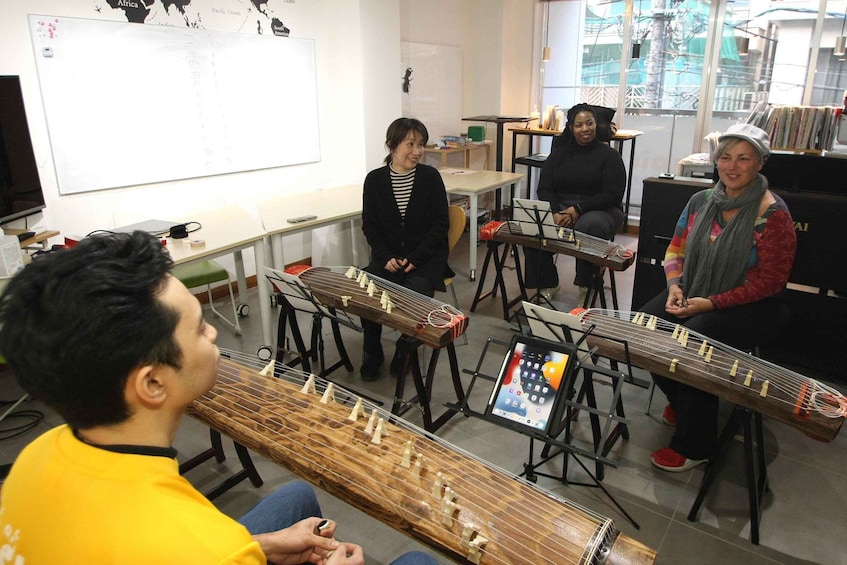 Picture 8 for Activity Experiential lesson of the Japanese instrument "Koto"