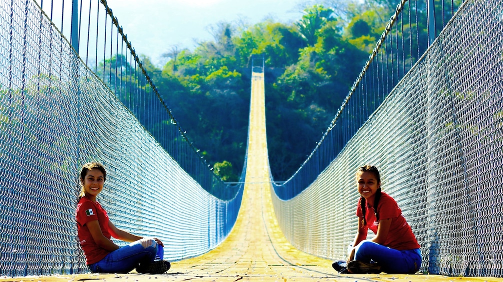 Two young women on the Jorullo Bridge