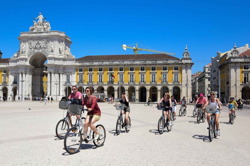 Picture 3 for Activity Lisbon: Riverside Light Bicycle Tour in Dutch