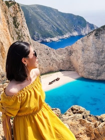 Zakinthos: Shipwreck Beach and Blue Caves Land and Sea Tour