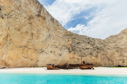 Île de Zante : Visite de la plage de Navagio et des grottes bleues