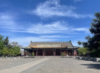 Taiji class in hutong yard