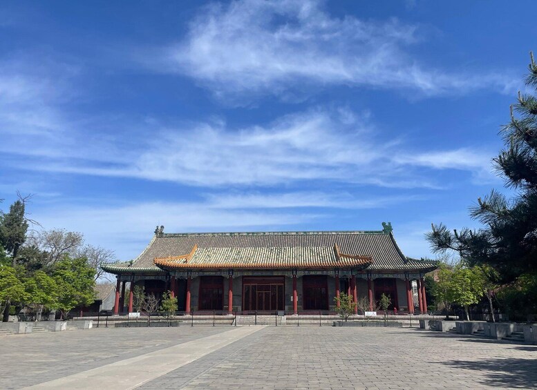 Taiji class in hutong yard