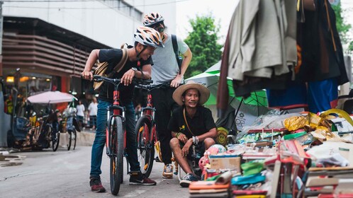 Must-try: Hidden Bangkok Bike and Food Tour