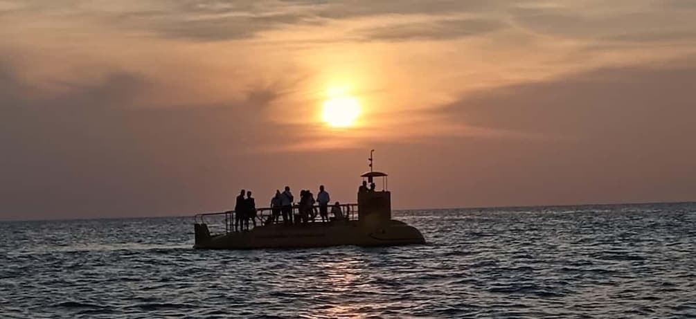 Zanzibar : The Sunset Cruise Submarine Tour