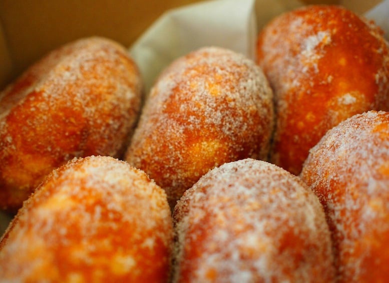 Oahu: Honolulu to Diamond Head Shuttle with Malasada