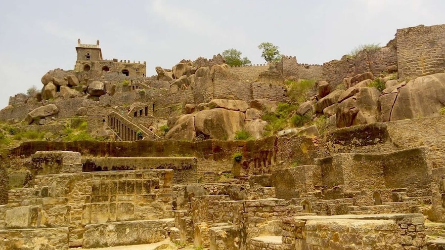 Hyderabad: Golconda Fort and Qutub Shahi Tombs Half-Day Tour