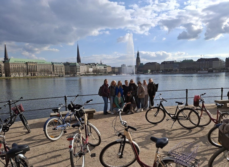 Hamburg: City Tour by Bike with Elbphilharmonie