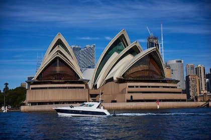 Sydney: 4-Hour Private Harbour Cruise & Opera House Views