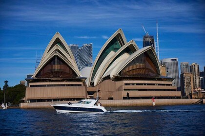 Sydney: 4-Hour Private Harbour Cruise & Opera House Views