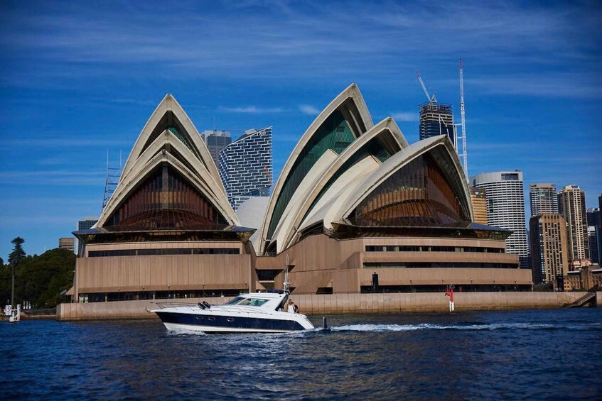 Sydney: 4-Hour Private Harbour Cruise & Opera House Views