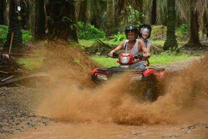 Desde Manuel Antonio: recorrido en cuatrimoto de medio día con recogida