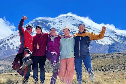 From Baños: Chimborazo Volcano hiking private tour & lunch