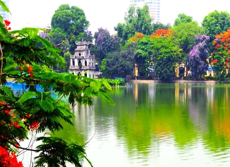 Hanoi: Private Museum, History and Mausoleum Tour