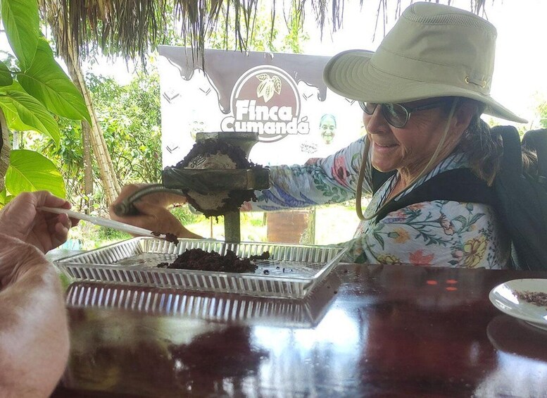 Guayaquil: Short visit Chocolate making and cacao farm.