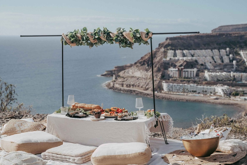 Picture 4 for Activity Maspalomas: Gran Canaria Picnic and Wine Experience