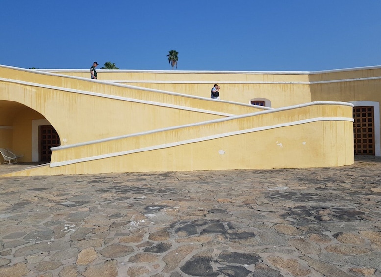 Picture 3 for Activity *Acapulco Walking Tour San Diego Fort Museum & Cliff Divers