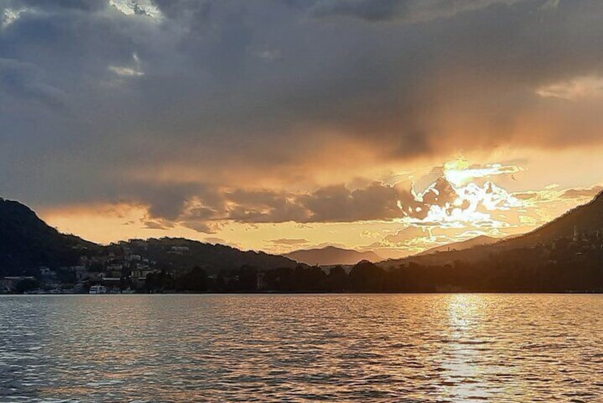 Grand Tour, luxury private speedboat at Lake Como 2h to 4h tour