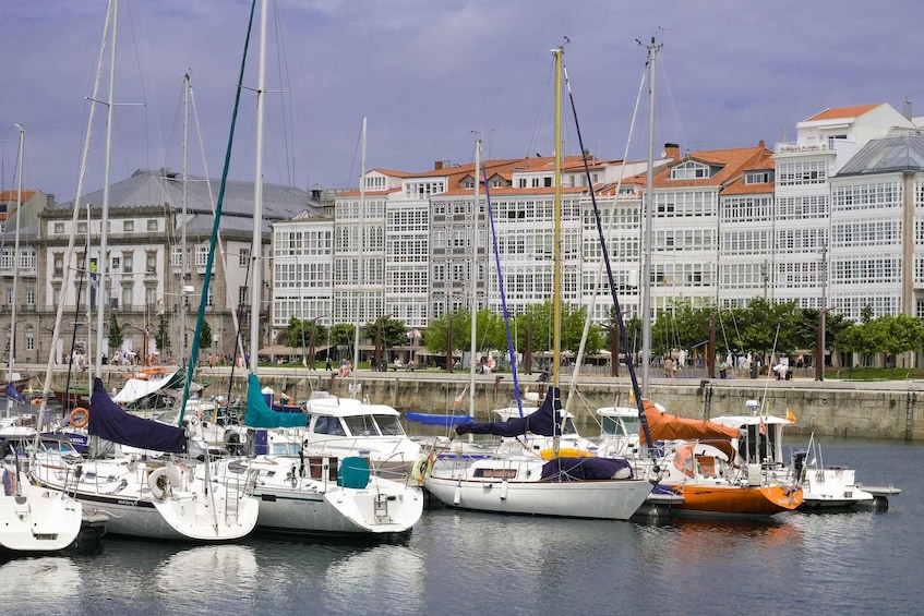 A Coruña: Private Walking Tour with Beer or Wine