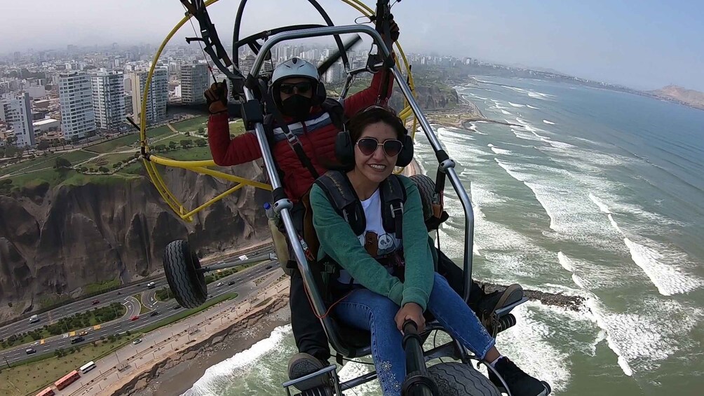 Picture 8 for Activity Lima: Paragliding Flight Over Costa Verde Districts