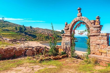 Desde Puno: tour de día completo a la isla de Uros y Taquile con almuerzo