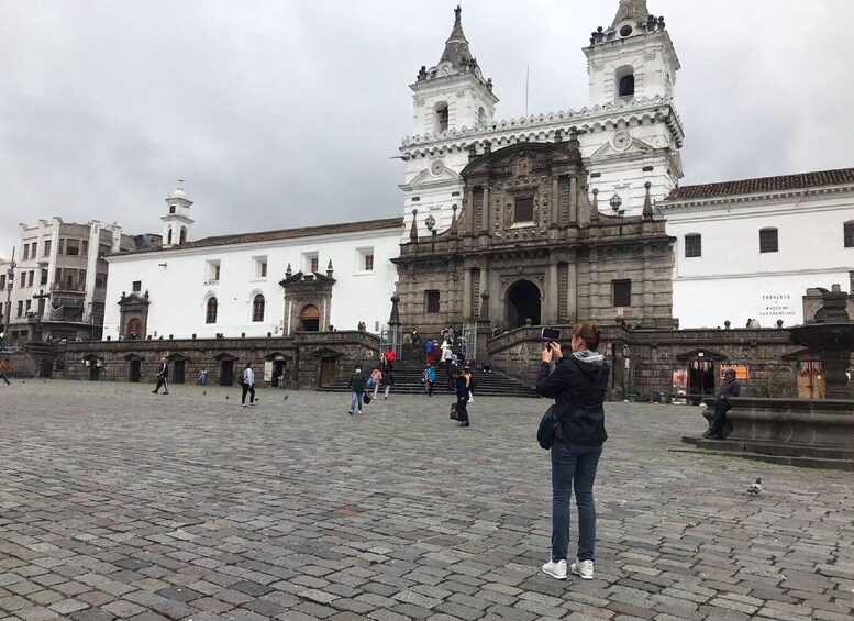 Picture 4 for Activity Quito old town and local life