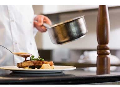 Cours de cuisine toscane traditionnelle dans une cave de Florence